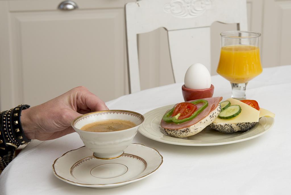 Hotell Aina Kvissleby Ngoại thất bức ảnh